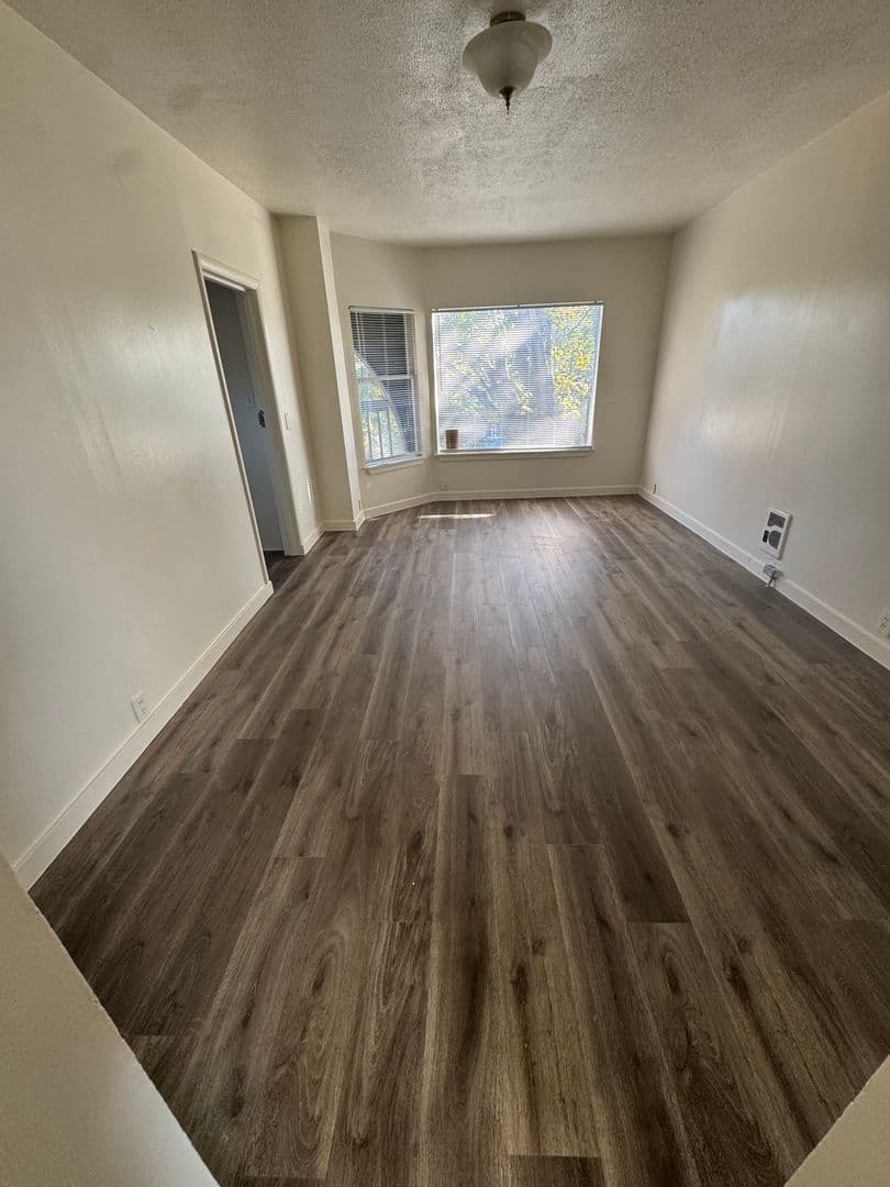 Tacoma Apartment: 712  S Sheridan