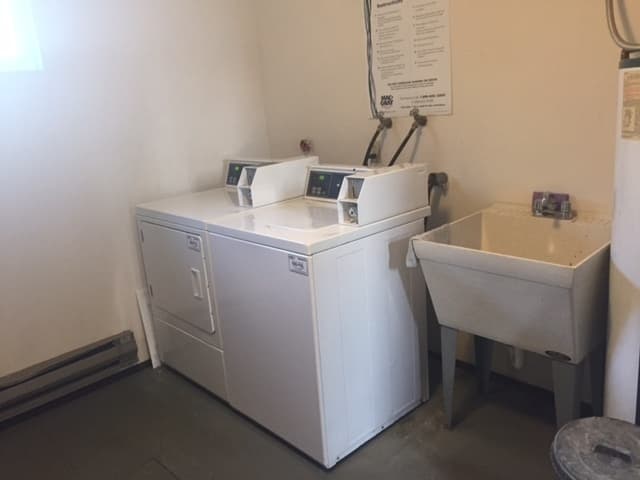 Burien Apartment: 1011 SW 149th St