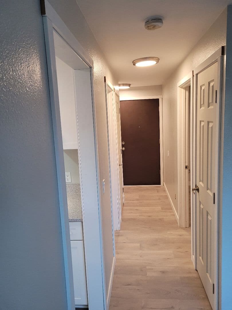 Burien Apartment: 1011 SW 149th St