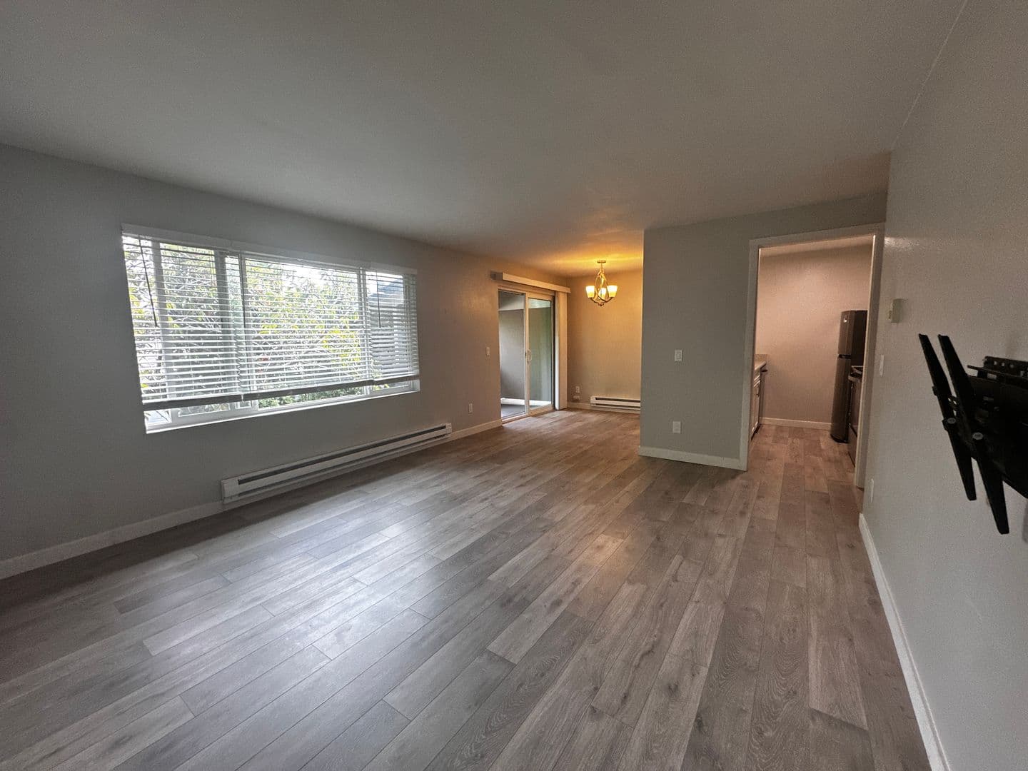Burien Apartment: 1011 SW 149th St