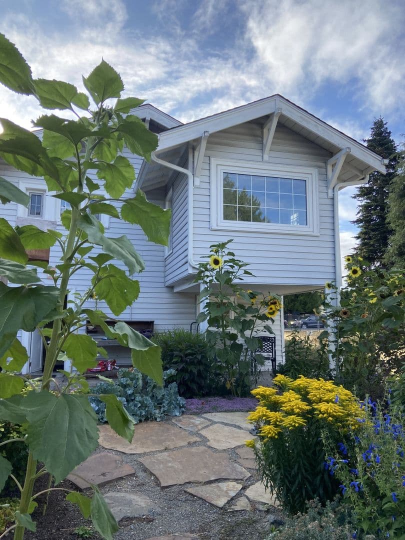 Seattle House: 10025 39th Ave SW
