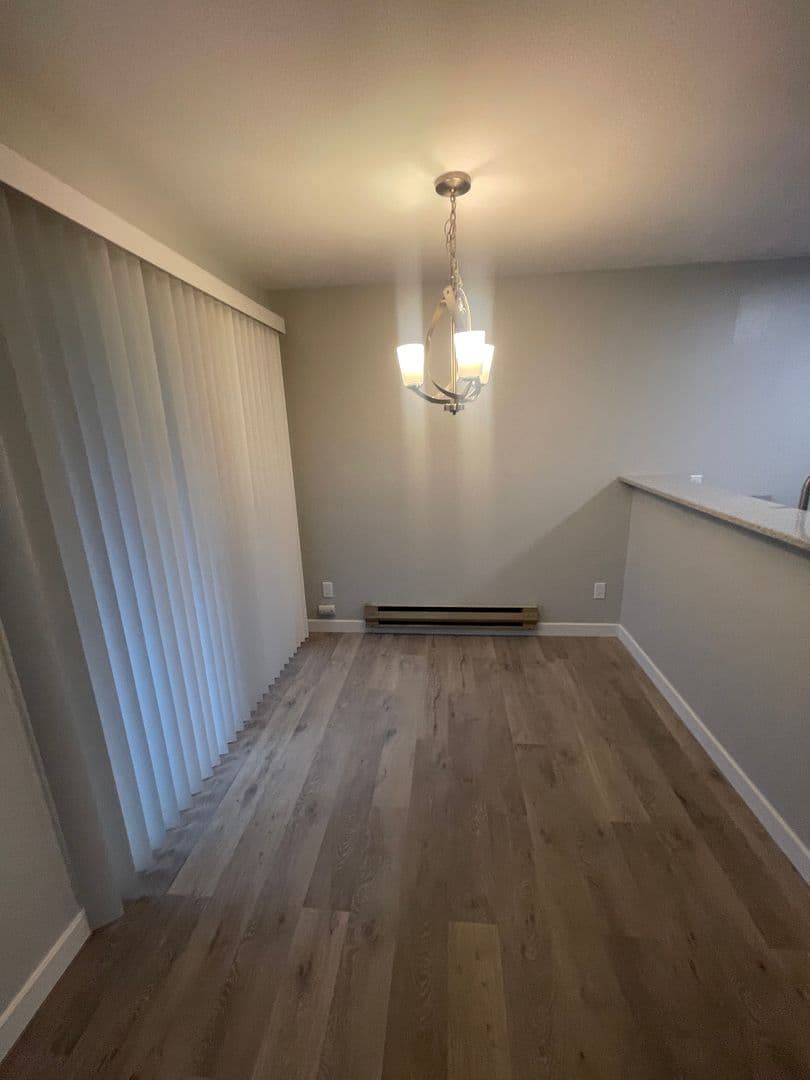 Burien Apartment: 1011 SW 149th St