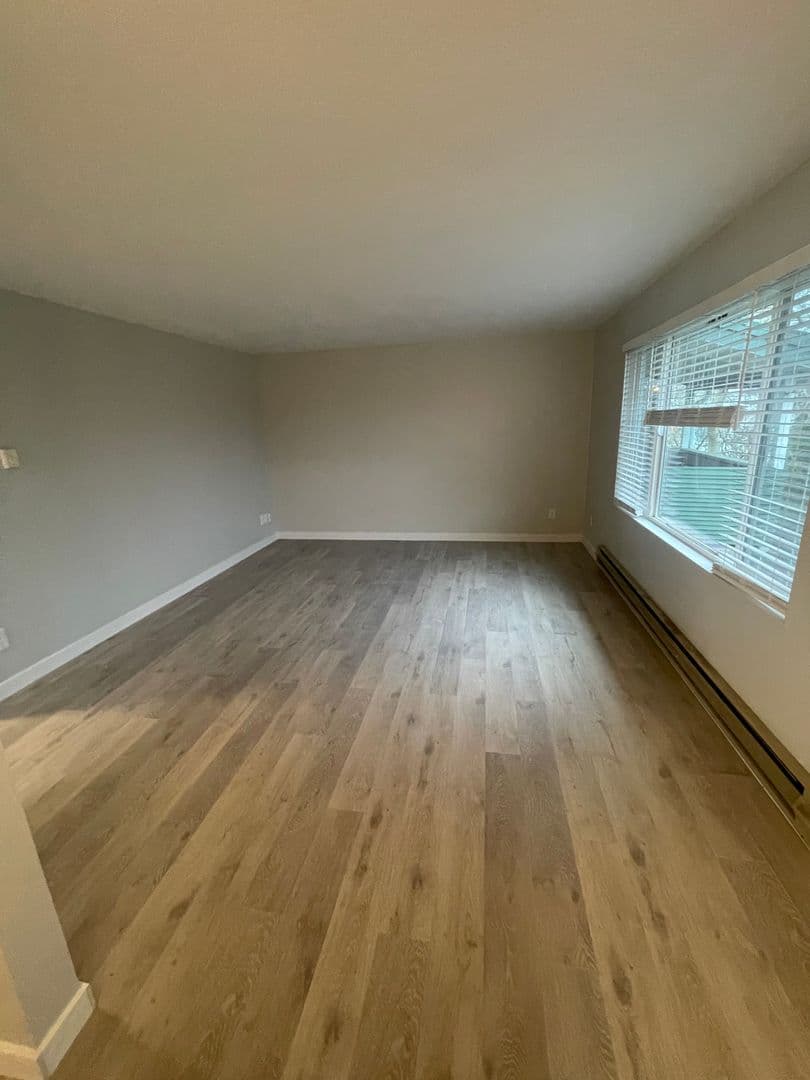 Burien Apartment: 1011 SW 149th St