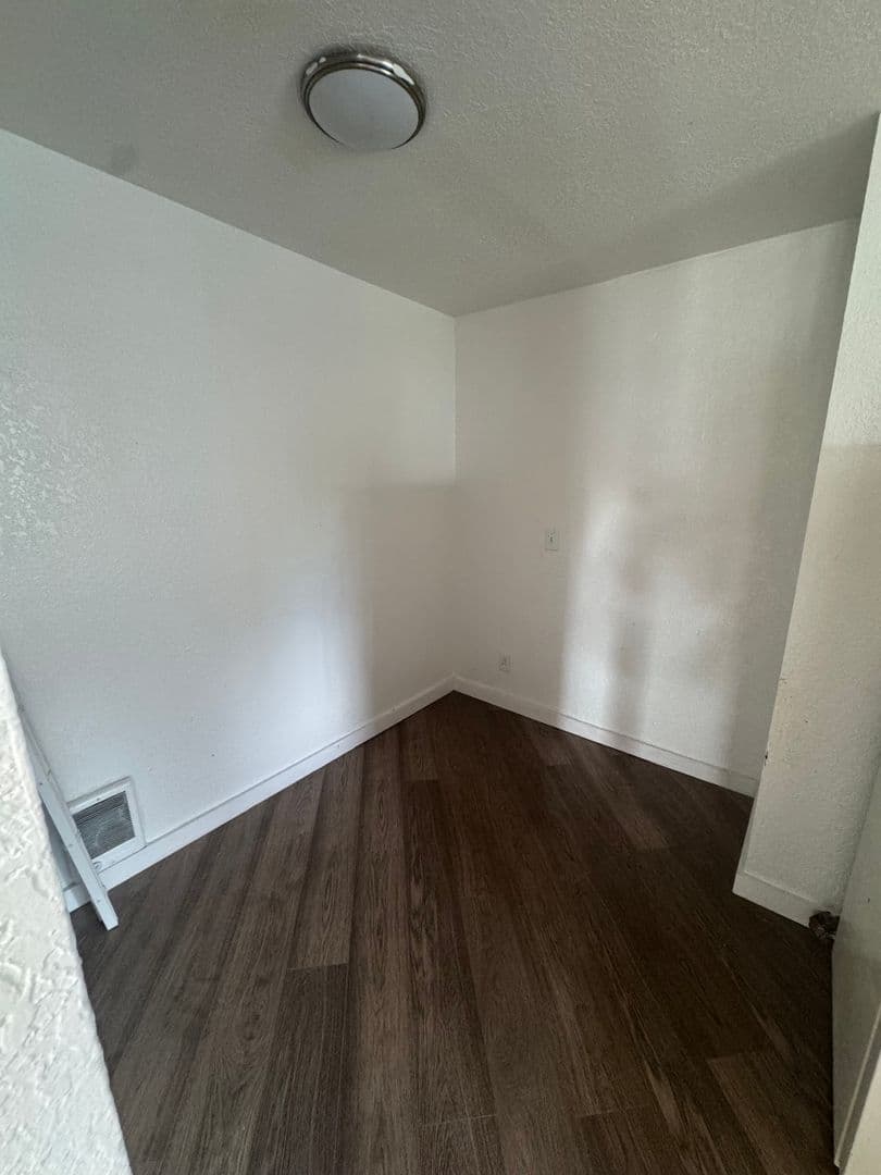 Tacoma Apartment: 712  S Sheridan