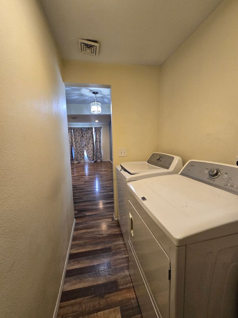 Lakewood House: 8510 33rd Ave S