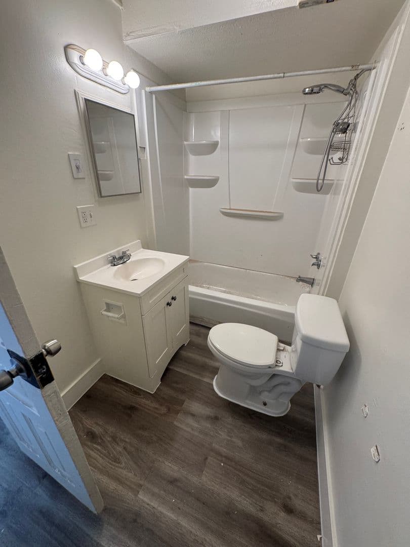 Tacoma Apartment: 712  S Sheridan