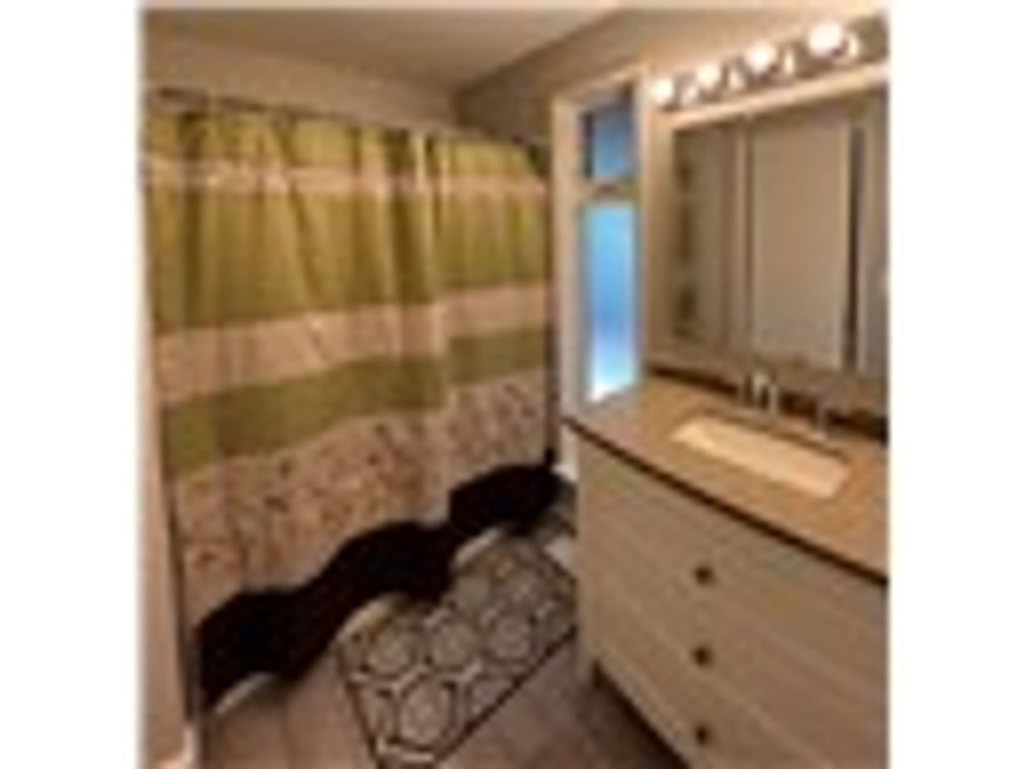 Renton House: 9834 124th Ave SE
