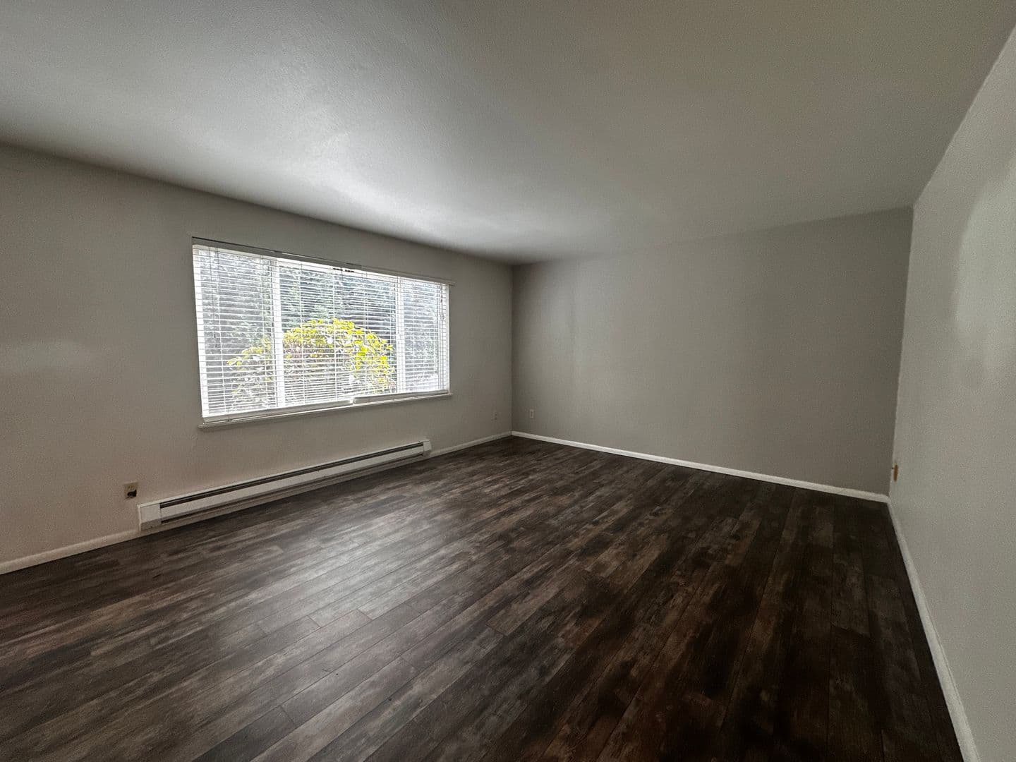 Burien Apartment: 1011 SW 149th St