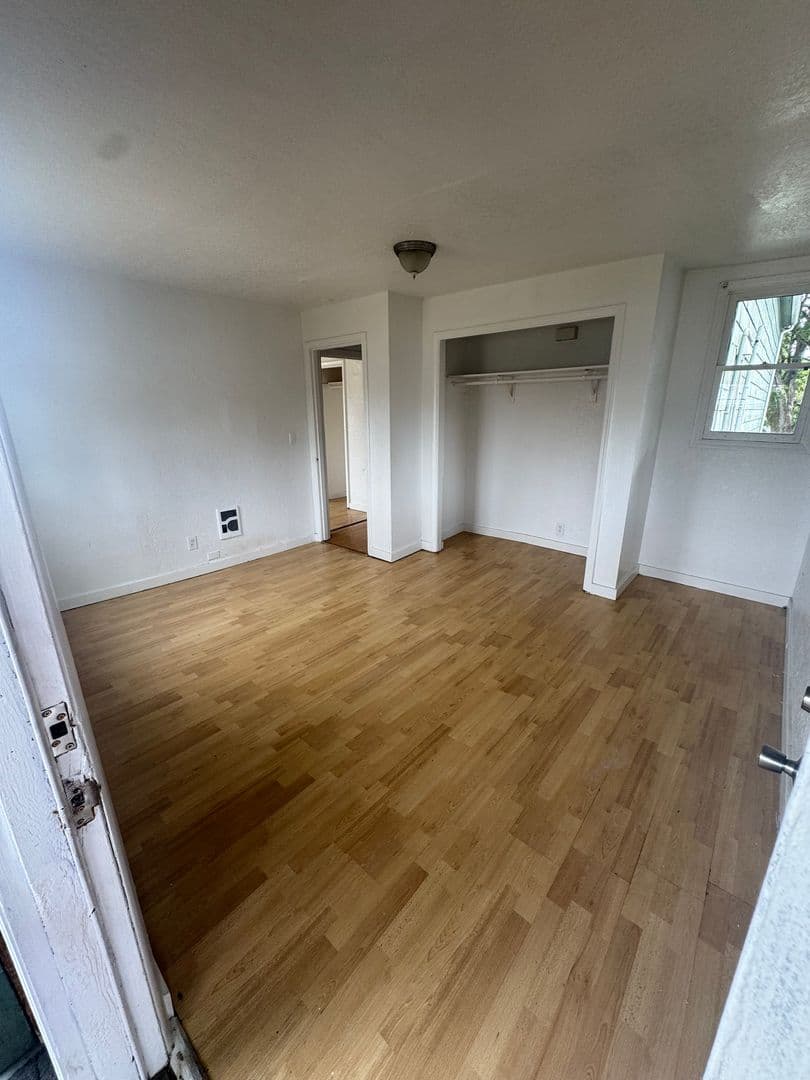 Tacoma Apartment: 712  S Sheridan
