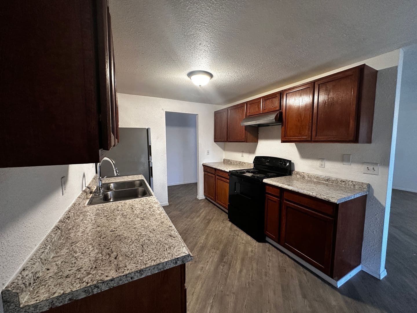 Tacoma Apartment: 1819 S 93rd St