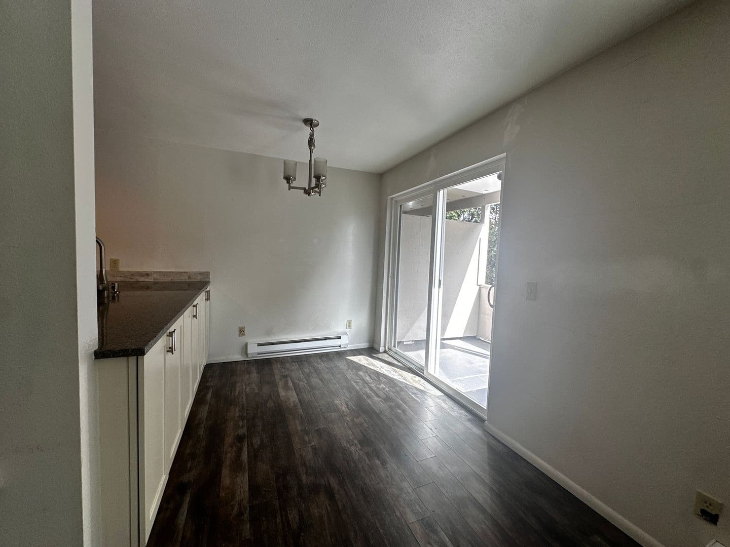 Burien Apartment: 1011 SW 149th St