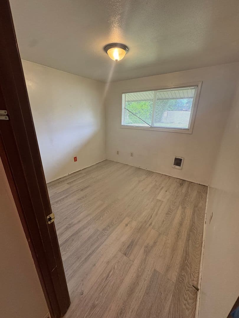 Kent Apartment: 10833 & 10835 SE 200th Street