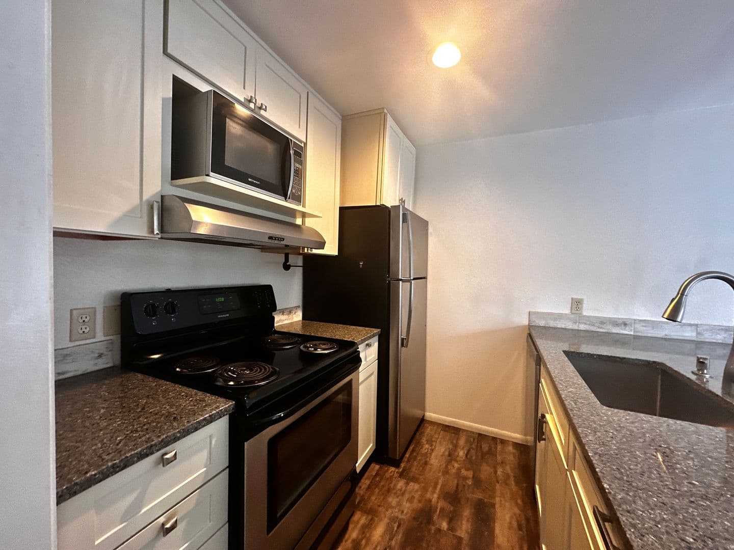 Burien Apartment: 1011 SW 149th St
