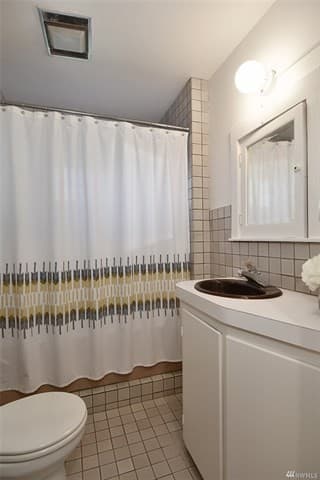 Seattle House: 10025 39th Ave SW