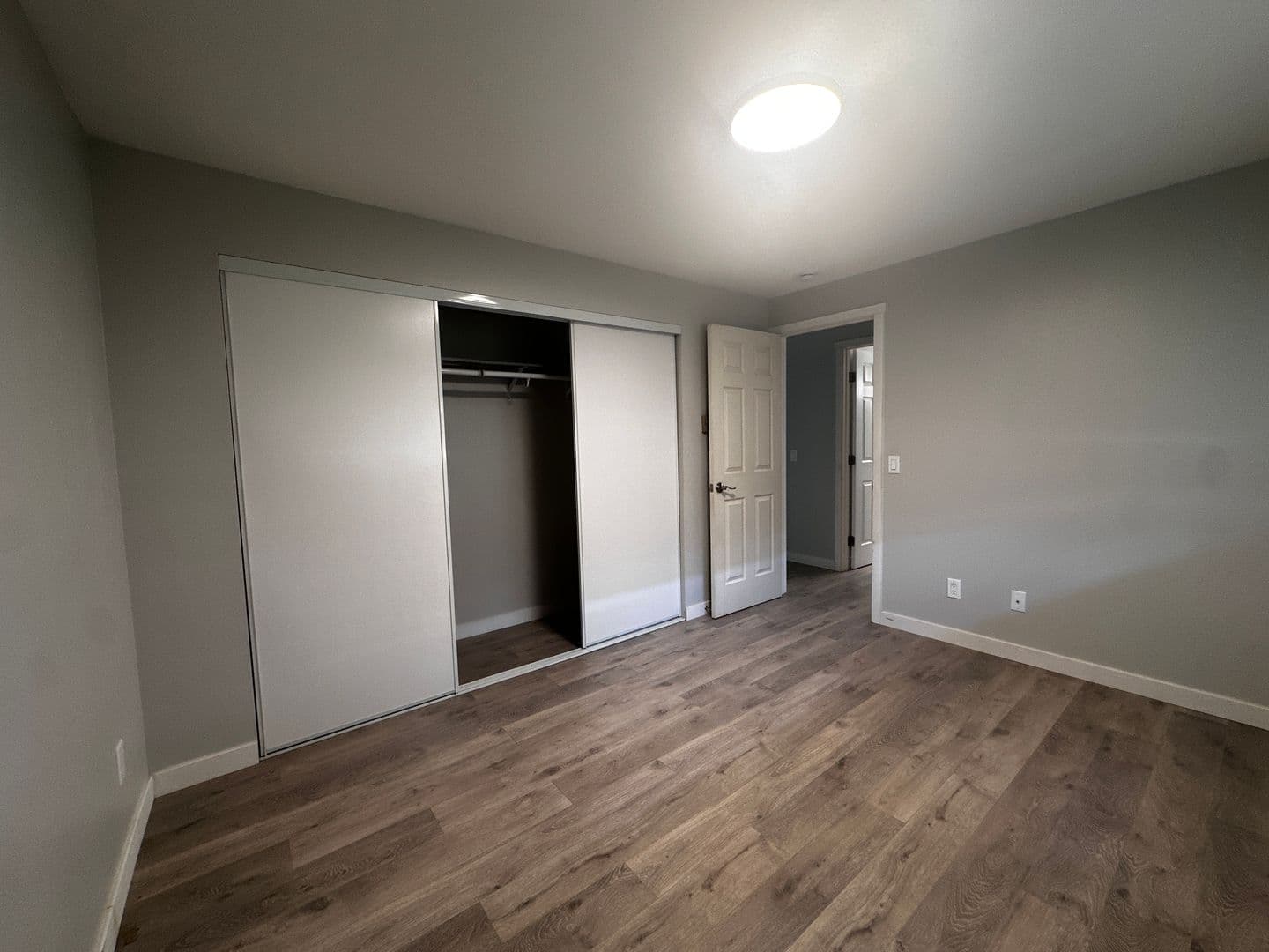 Burien Apartment: 1011 SW 149th St