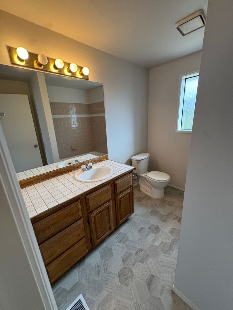 Tacoma House: 1507 63rd Ave NE