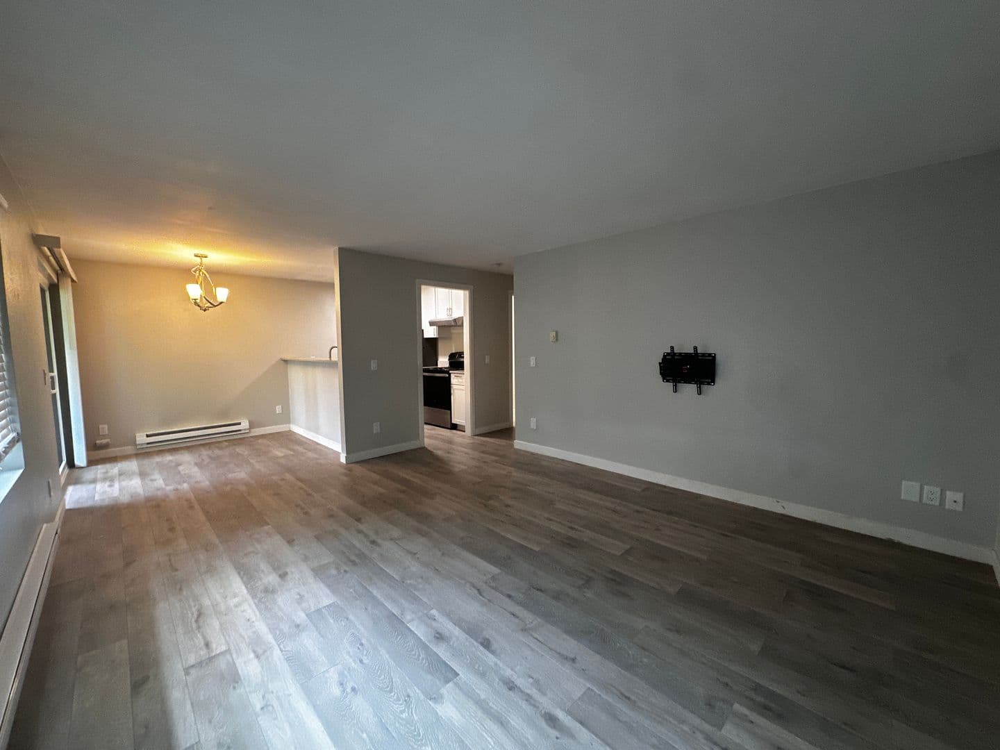 Burien Apartment: 1011 SW 149th St