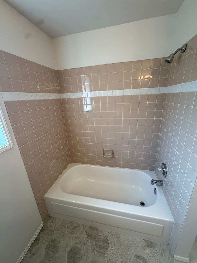 Tacoma House: 1507 63rd Ave NE