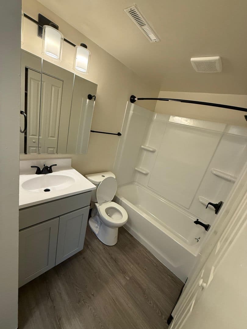 Whitehall Apartment: Mickley & Overlook Road