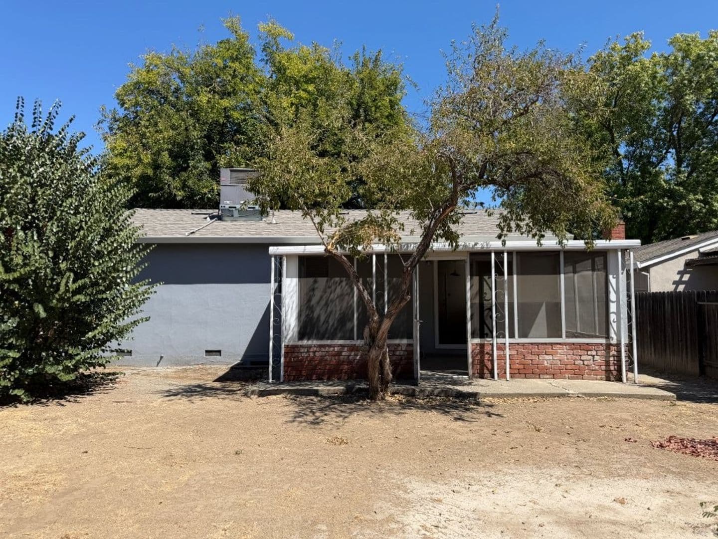 Davis House: 1321 Chestnut Lane