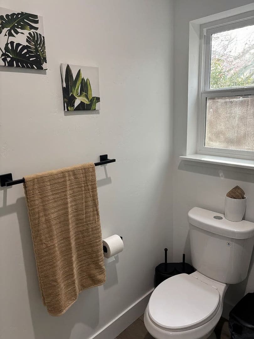 Sacramento House: 3413 Delphinium Way