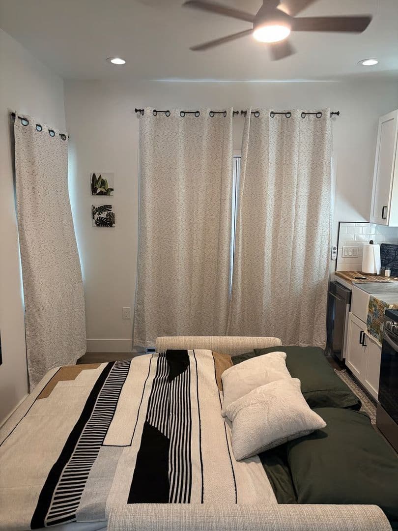 Sacramento House: 3413 Delphinium Way