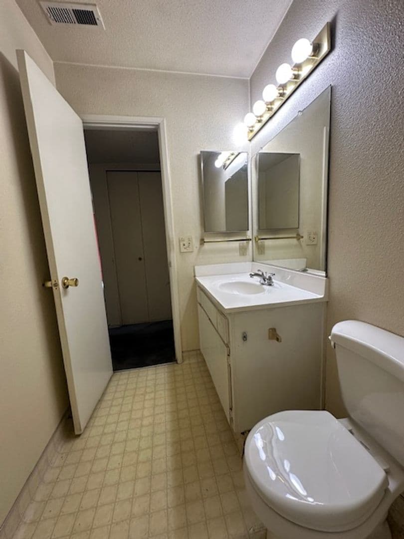 Woodland Condo: 52 W Elliot St, #51