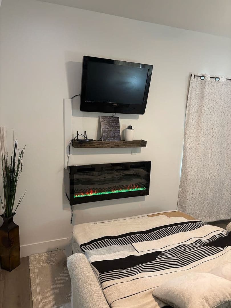 Sacramento House: 3413 Delphinium Way