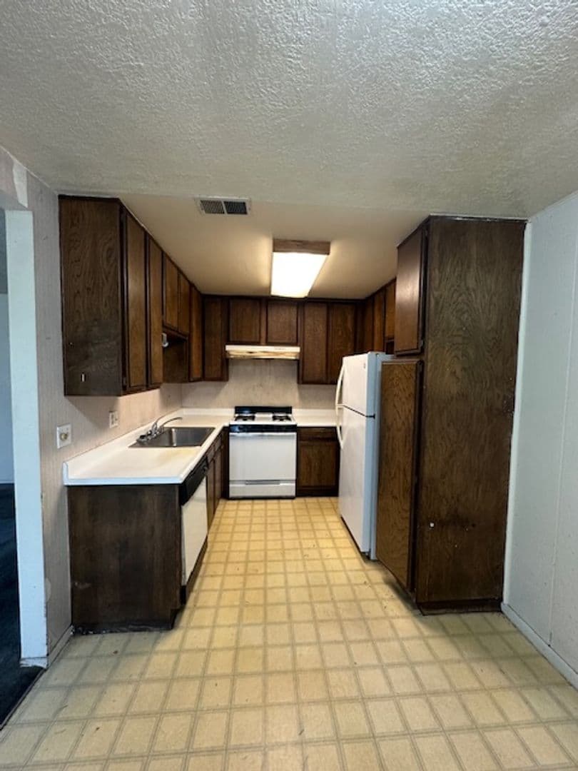 Woodland Condo: 52 W Elliot St, #51