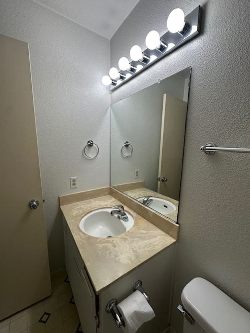 Woodland Condo: 52 W Elliot St, #51