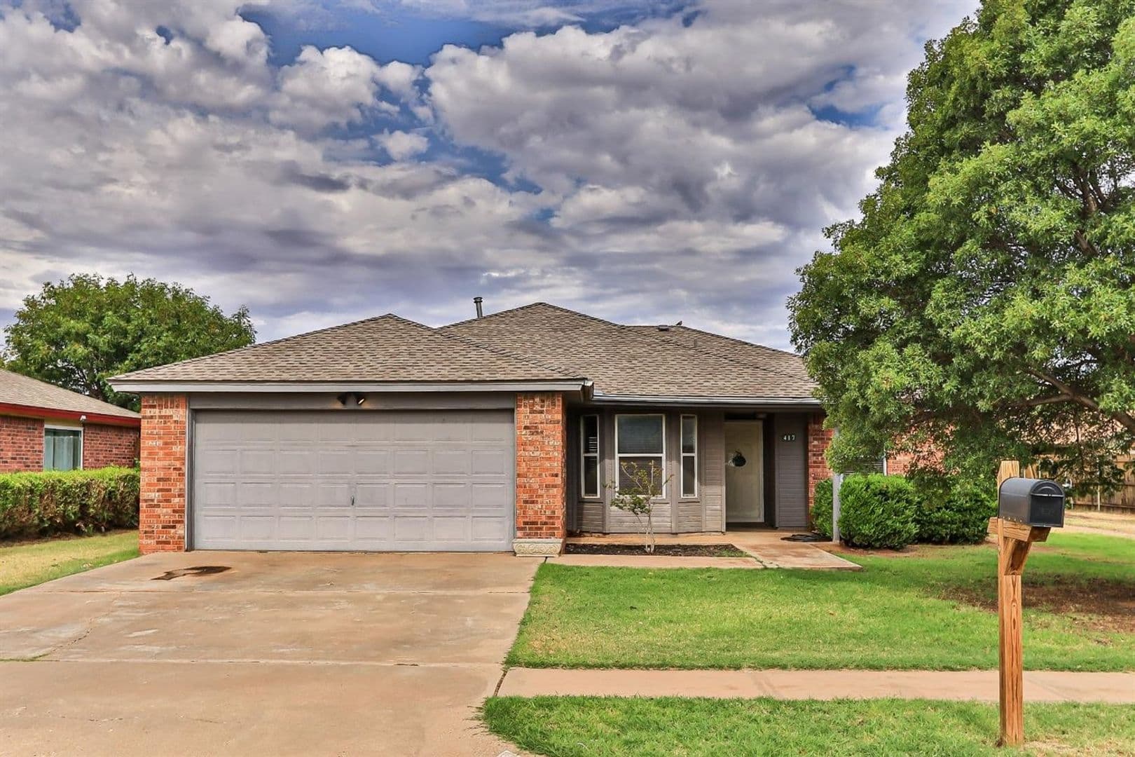 Lubbock House: 417 N  Englewood Ave