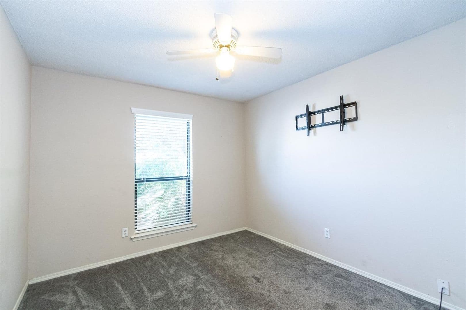 Lubbock House: 2312 91st St