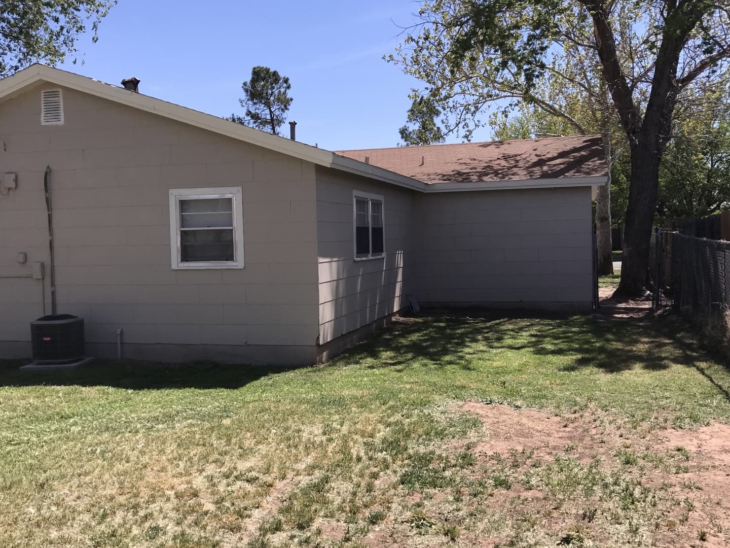 Lubbock House: 4416 37th St
