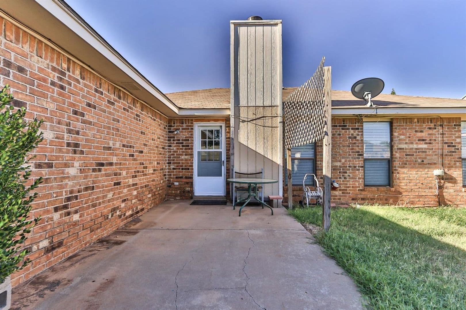 Lubbock House: 2312 91st St