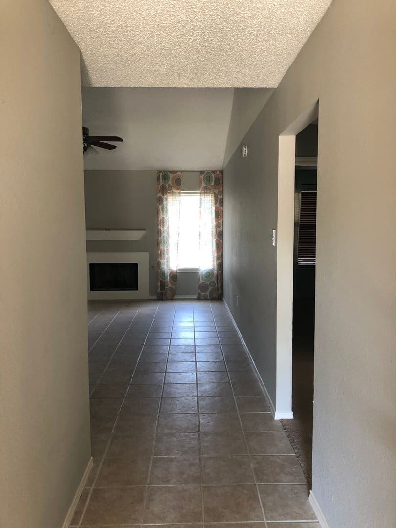 Lubbock House: 417 N  Englewood Ave