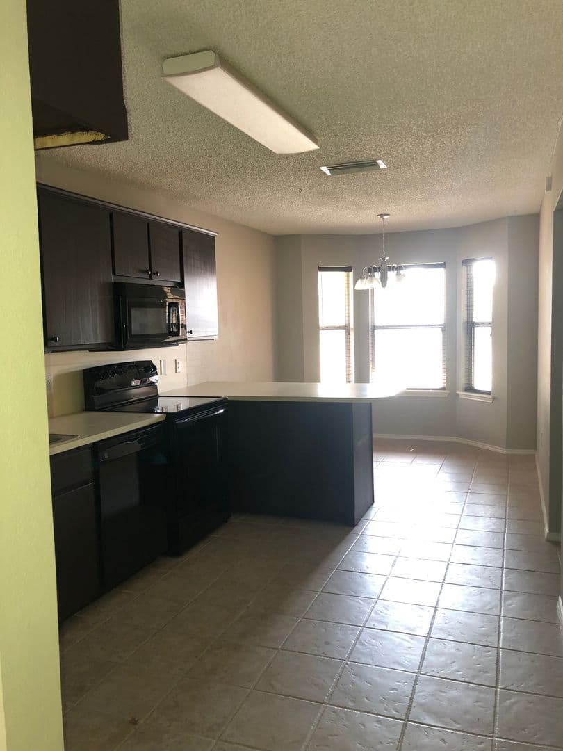 Lubbock House: 417 N  Englewood Ave