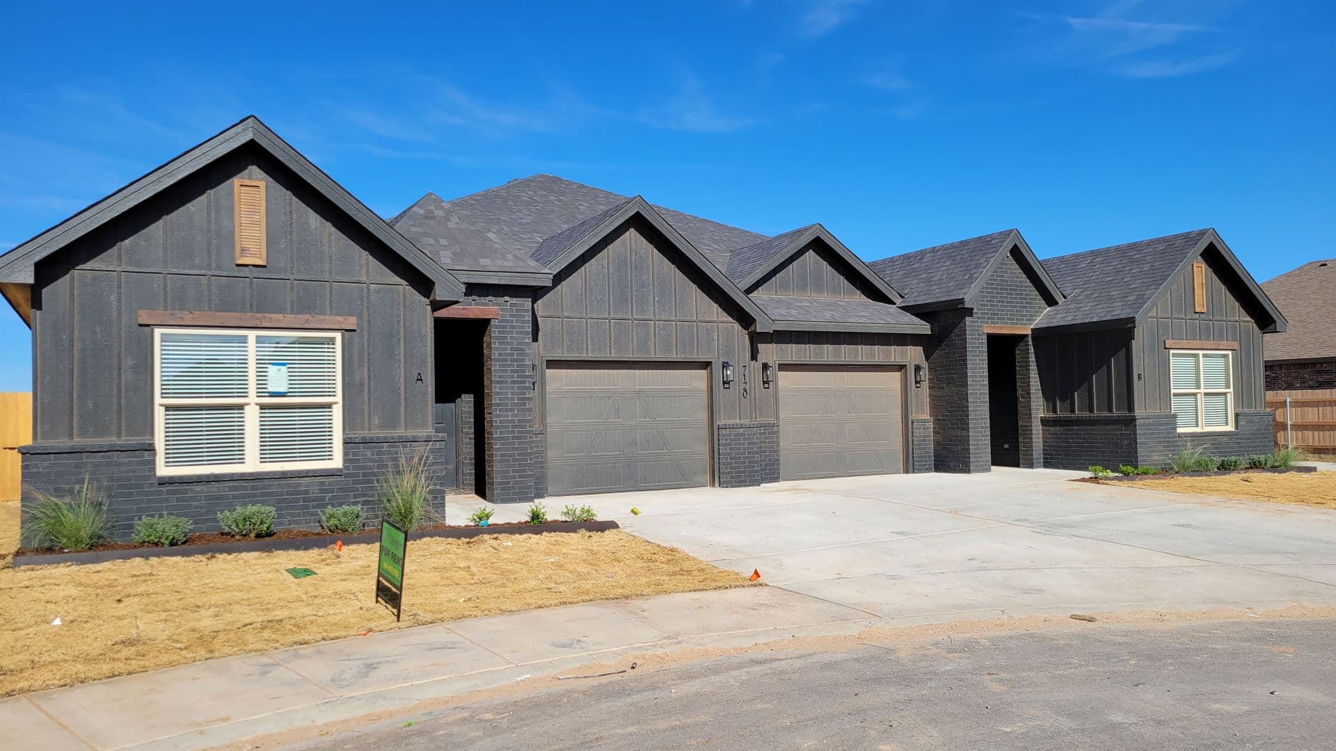 Lubbock Apartment: 7120 22nd Place