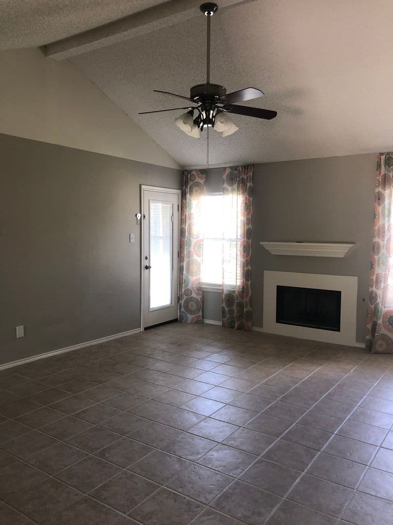 Lubbock House: 417 N  Englewood Ave
