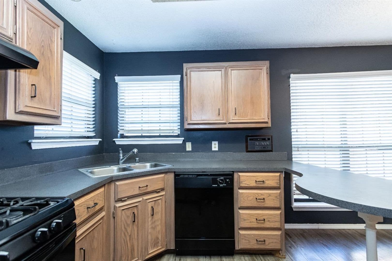 Lubbock House: 2312 91st St