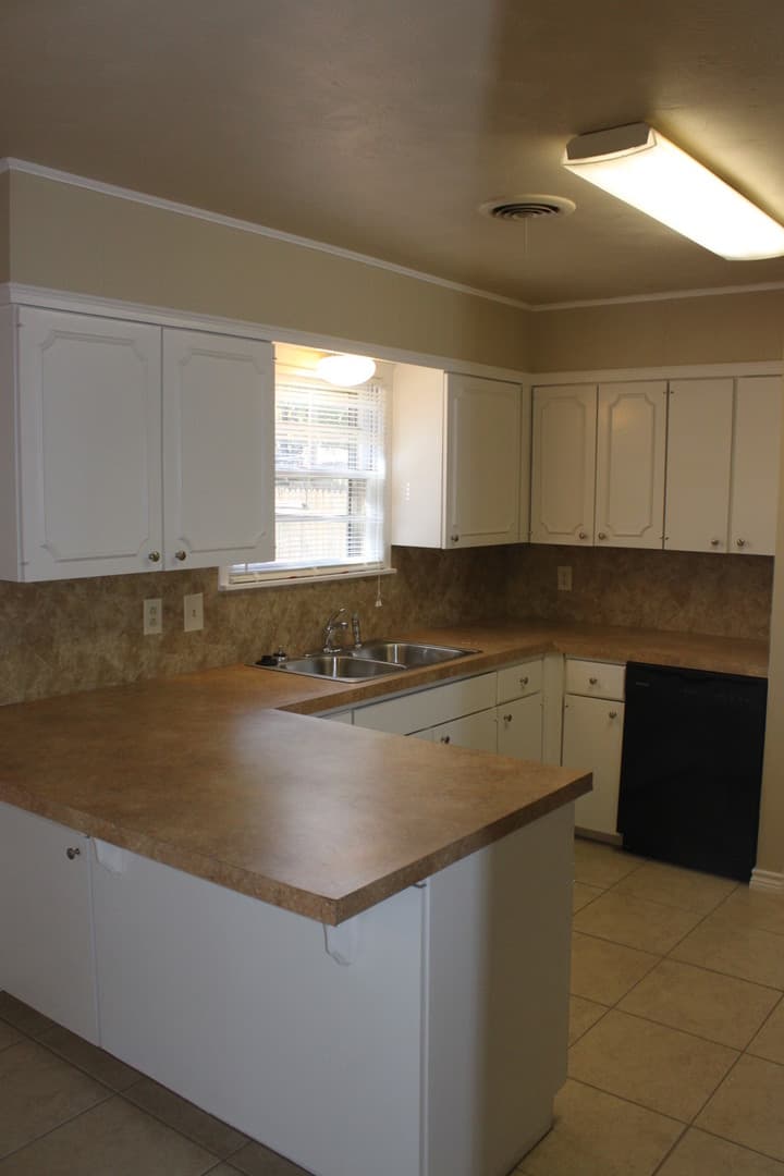 Lubbock House: 1925 70th Street