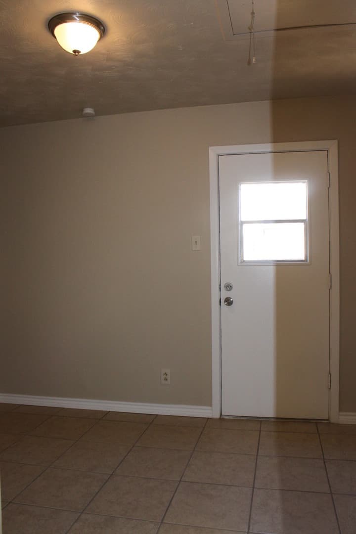 Lubbock House: 1925 70th Street