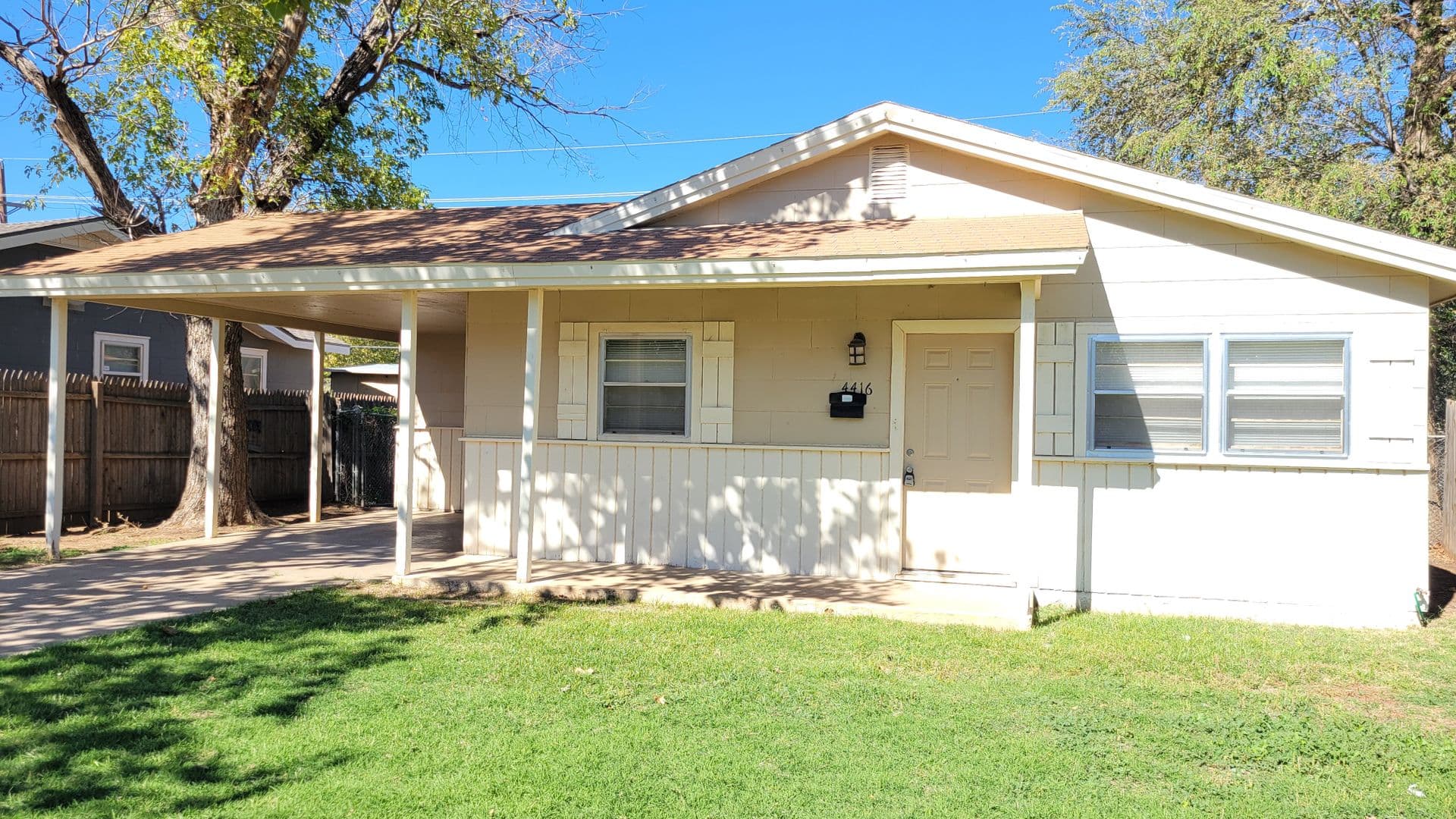 Lubbock House: 4416 37th St