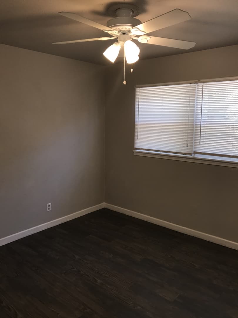 Lubbock House: 4416 37th St