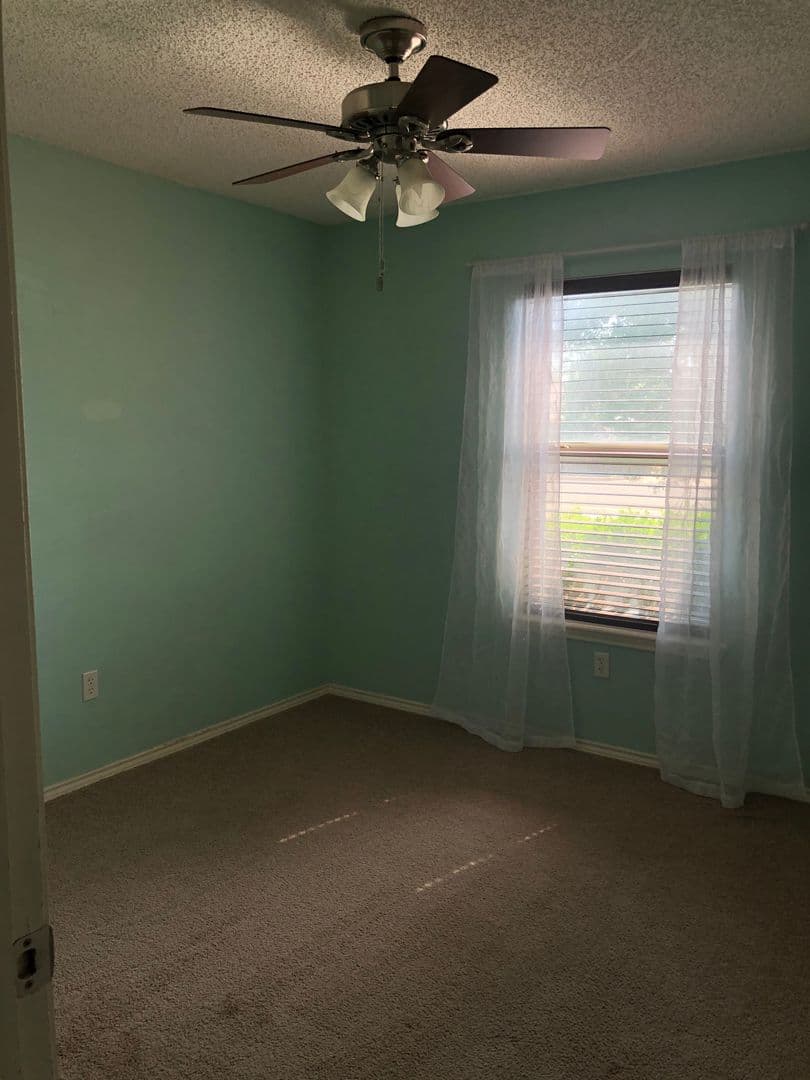 Lubbock House: 417 N  Englewood Ave