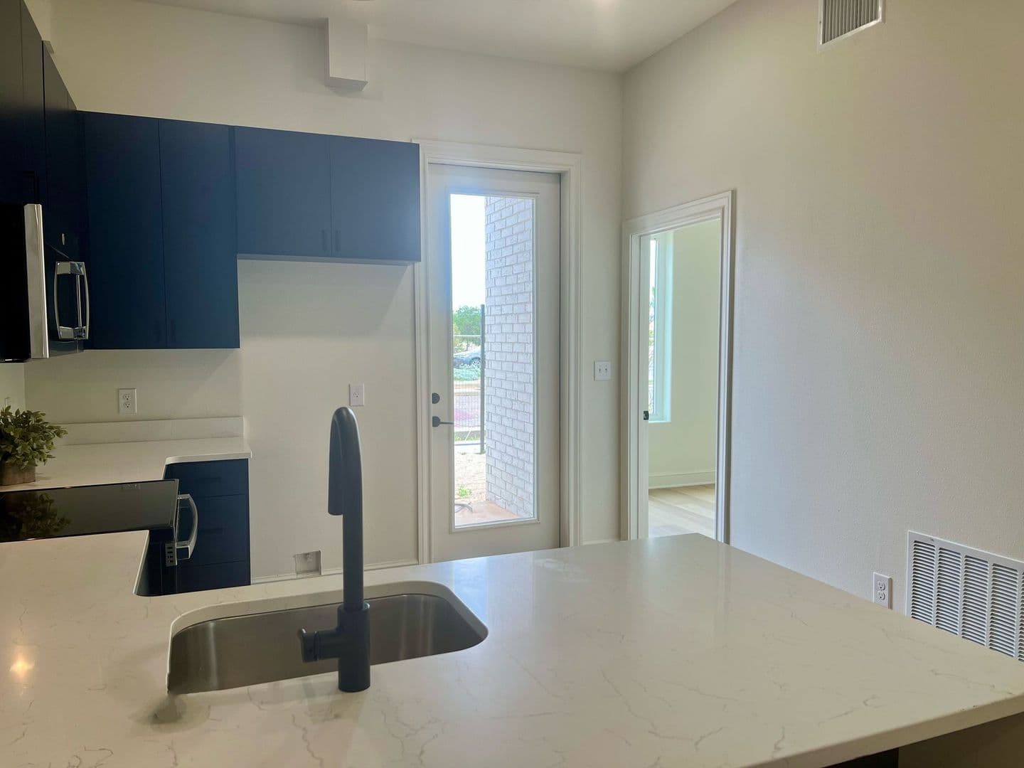 Lubbock Apartment: 1801 Main St