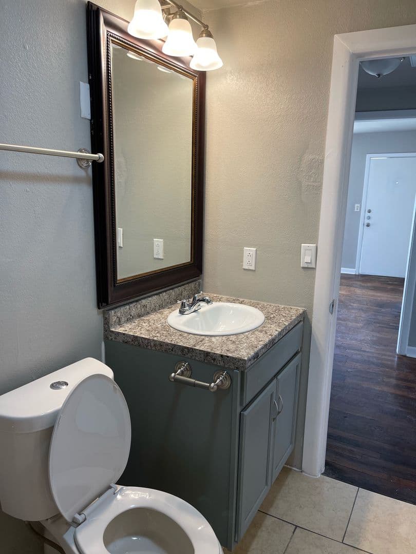 Plainview House: 108 SW 9th Street