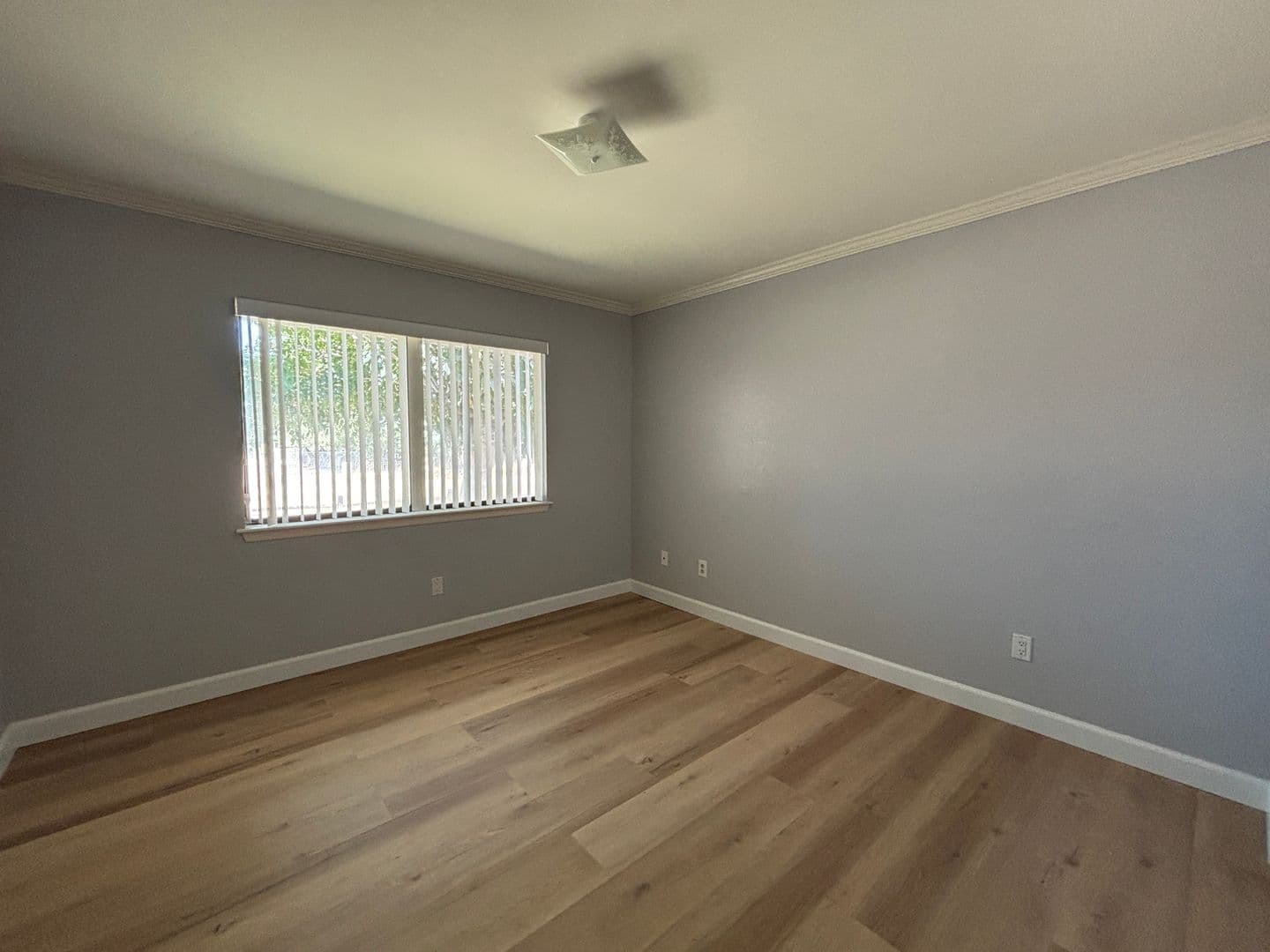 LITTLEROCK House: 10116 EAST AVENUE S-2