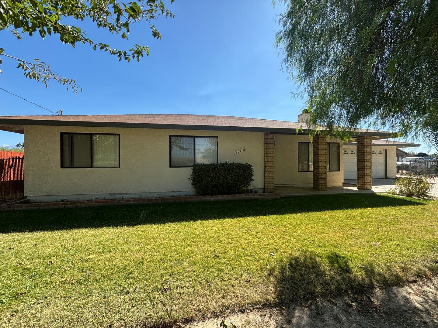 LITTLEROCK House: 10116 EAST AVENUE S-2