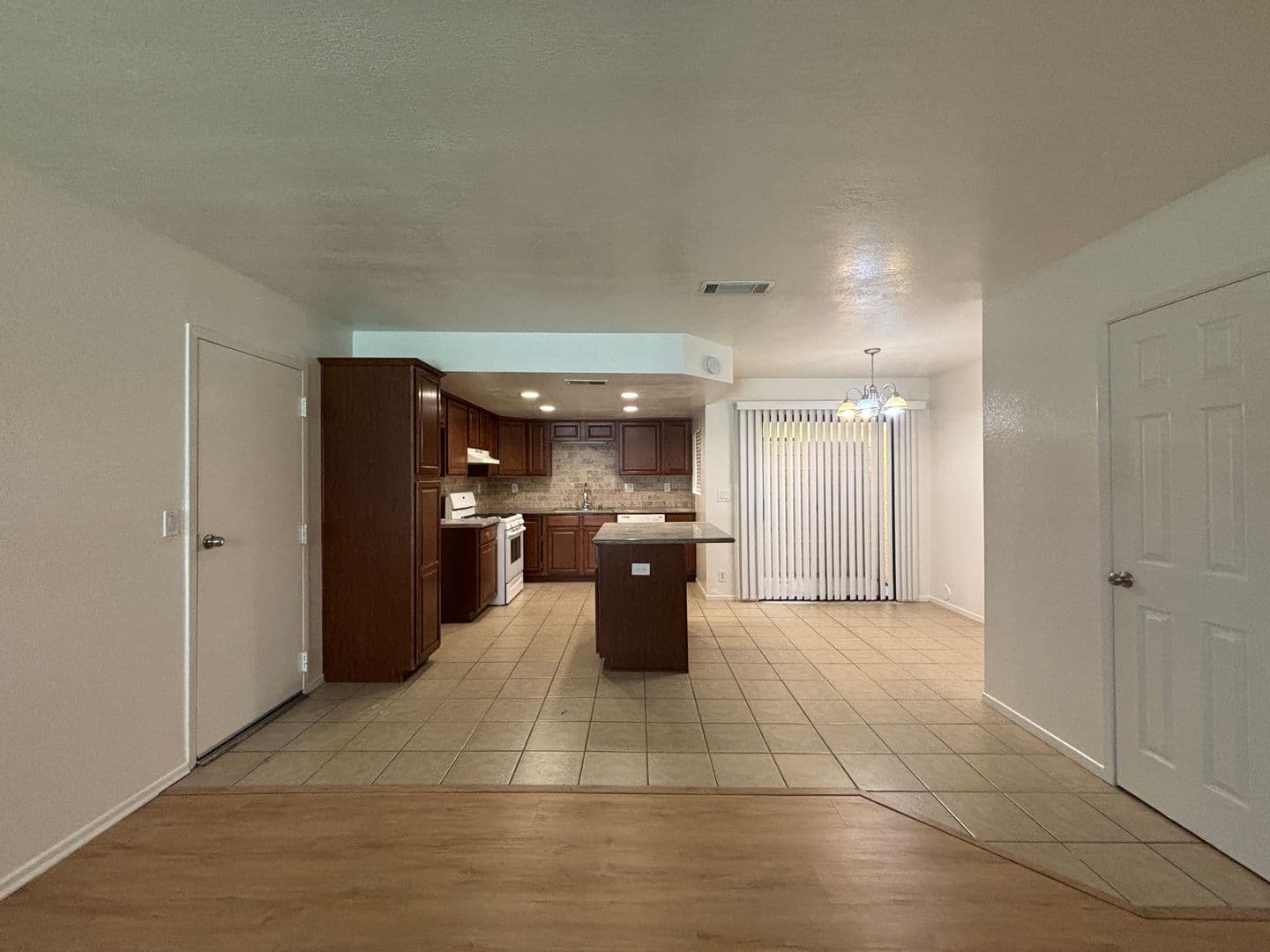 LANCASTER Apartment: 1747 WEST AVENUE J-15