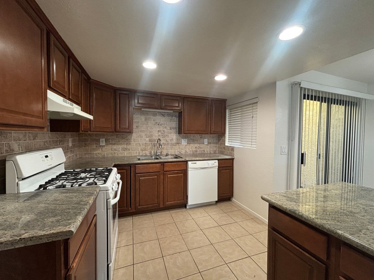 LANCASTER Apartment: 1747 WEST AVENUE J-15